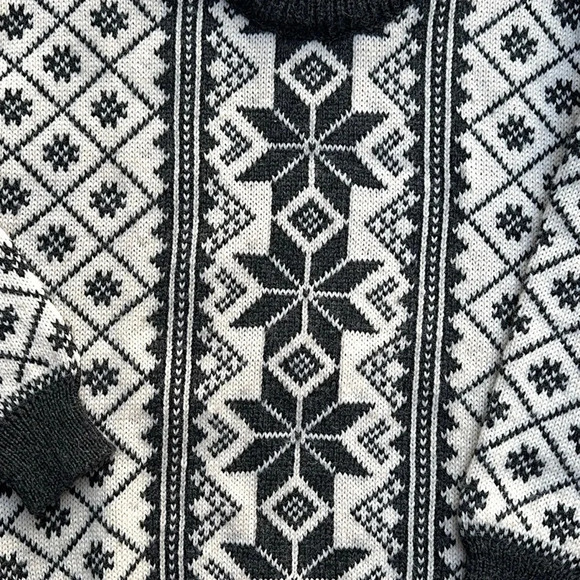 VOSS NORWAY NWOT PURE WOOL FAIR ISLE SNOWFLAKE SWEATER | SMALL - Picture 3 of 15